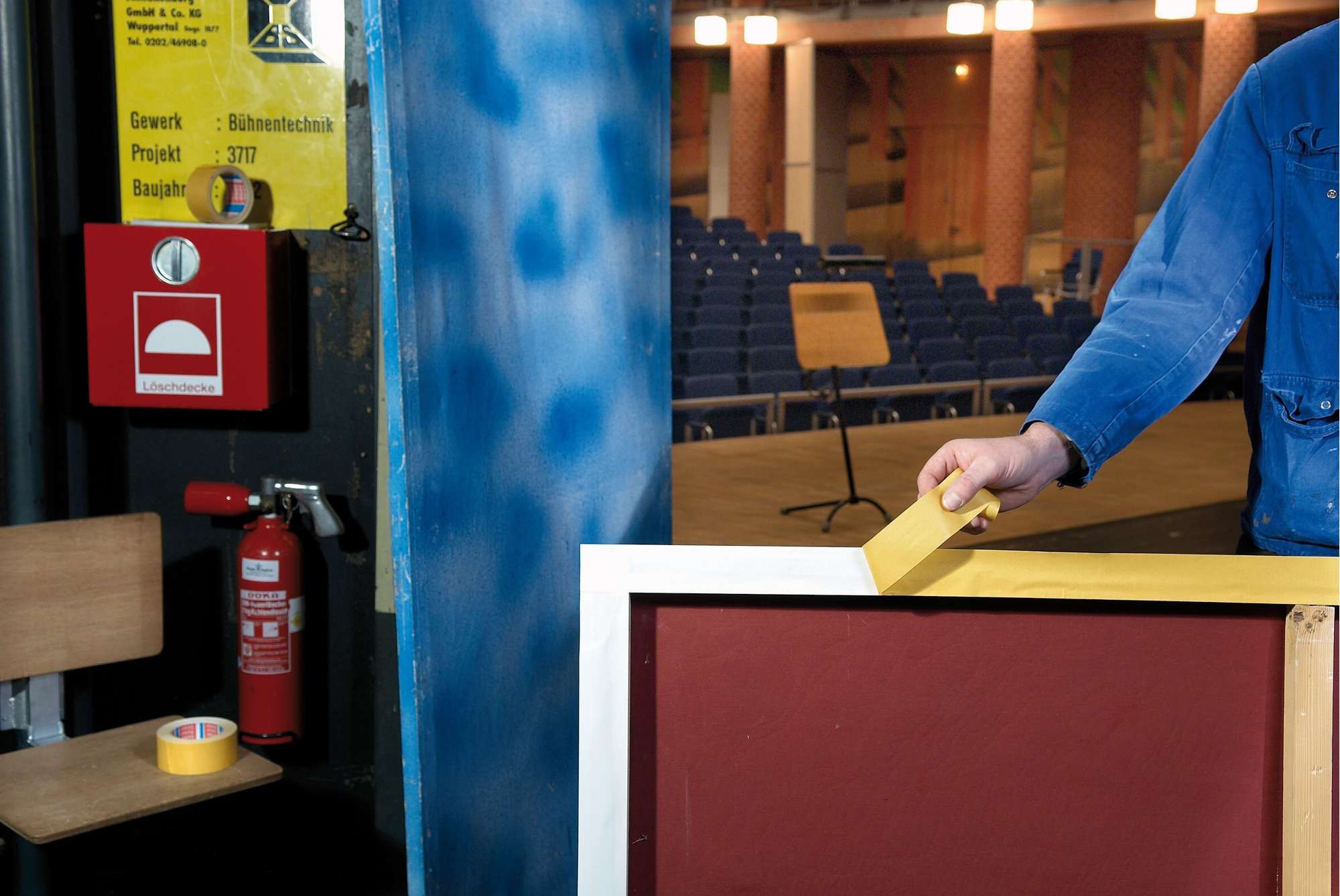 tesa 5939 Entfernbares doppelseitiges PET-Gewebe, 50 m x 50 mm, weiss