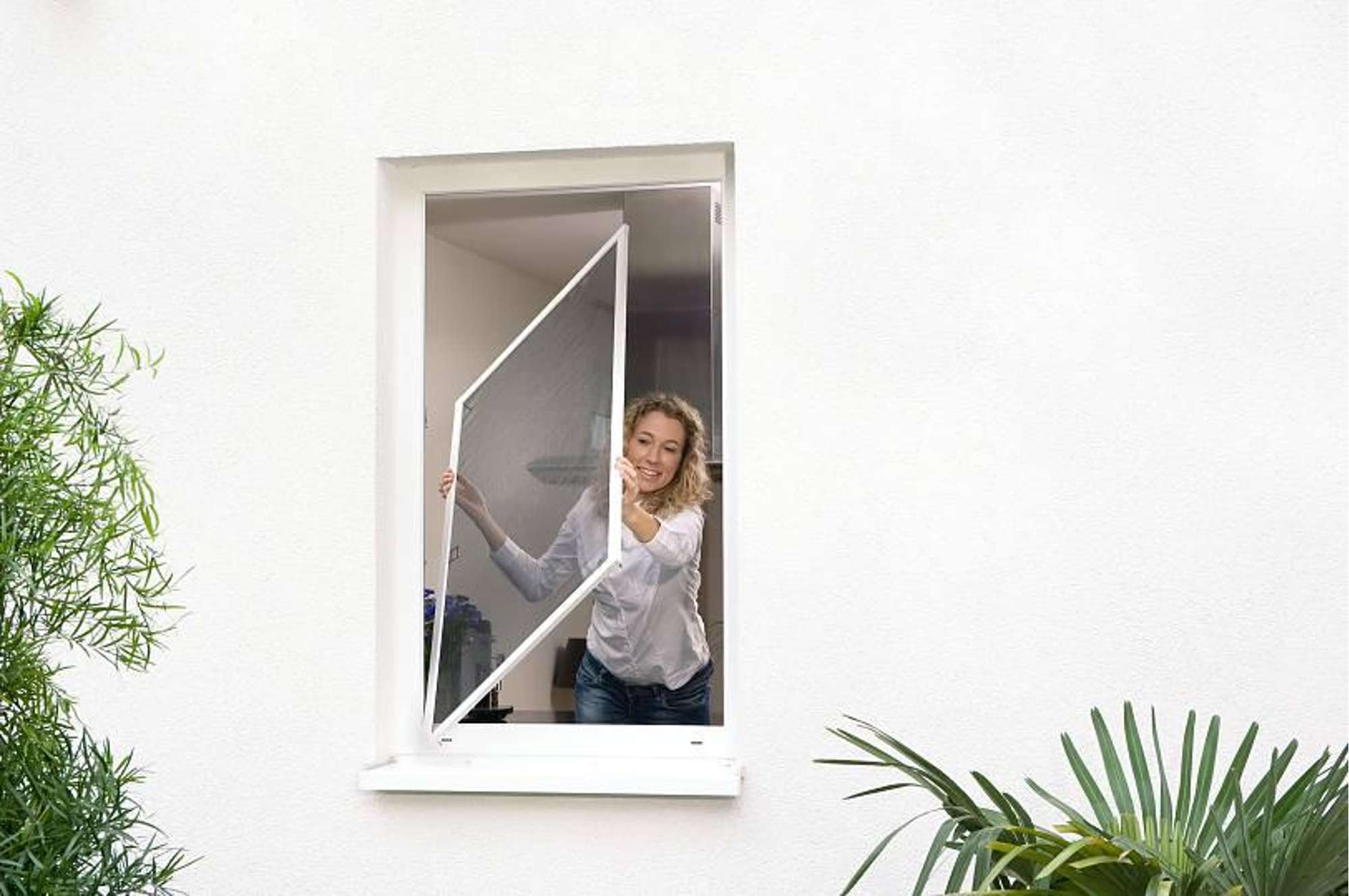 55196-002 tesa Fliegengitter Alurahmen fuer Fenster, 1,4 m x 1,5 m, Anthrazit