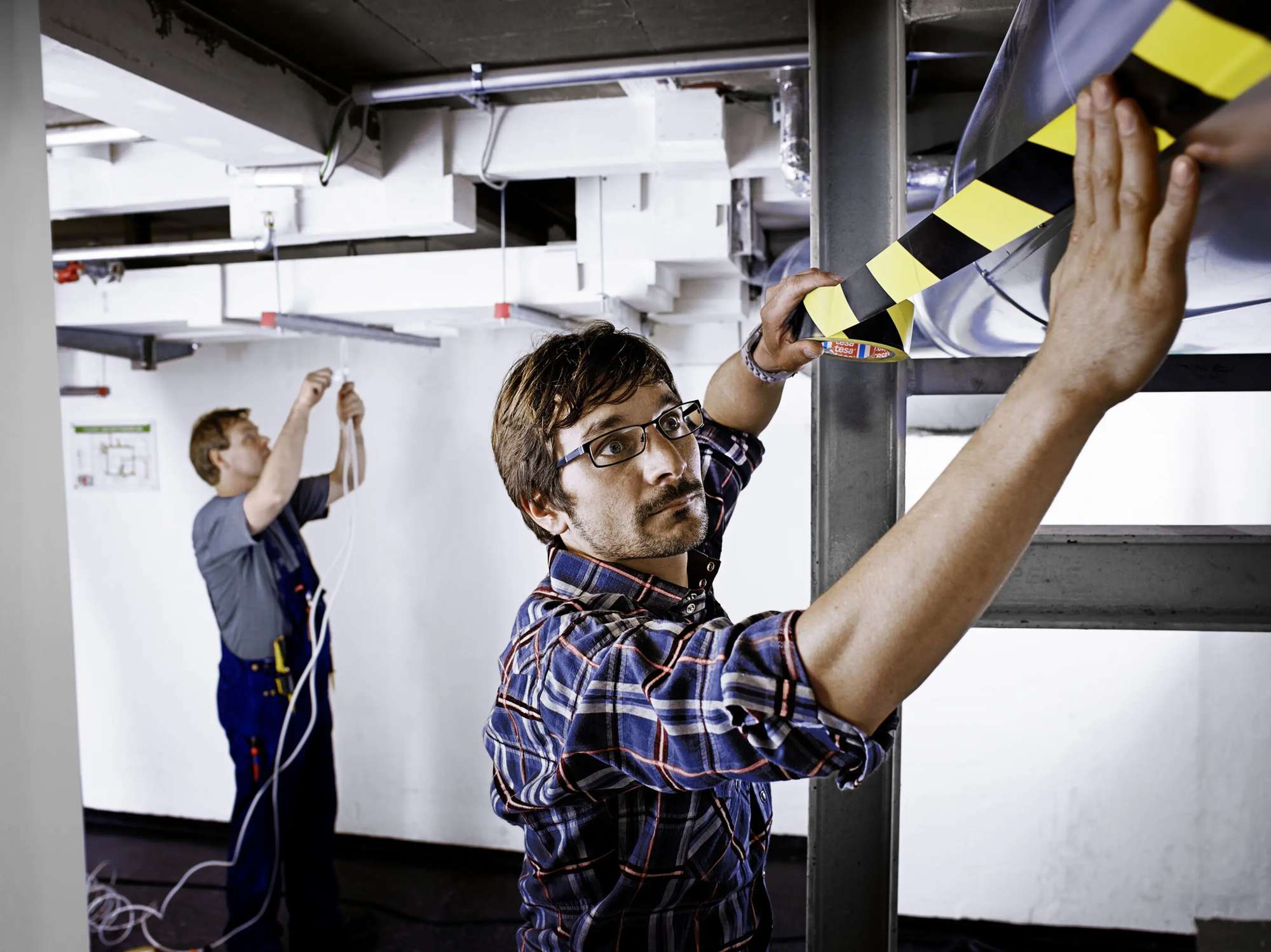 60760-001 tesa 60760 Bodenmarkierung, 33 m x 50 mm, rot/weiss