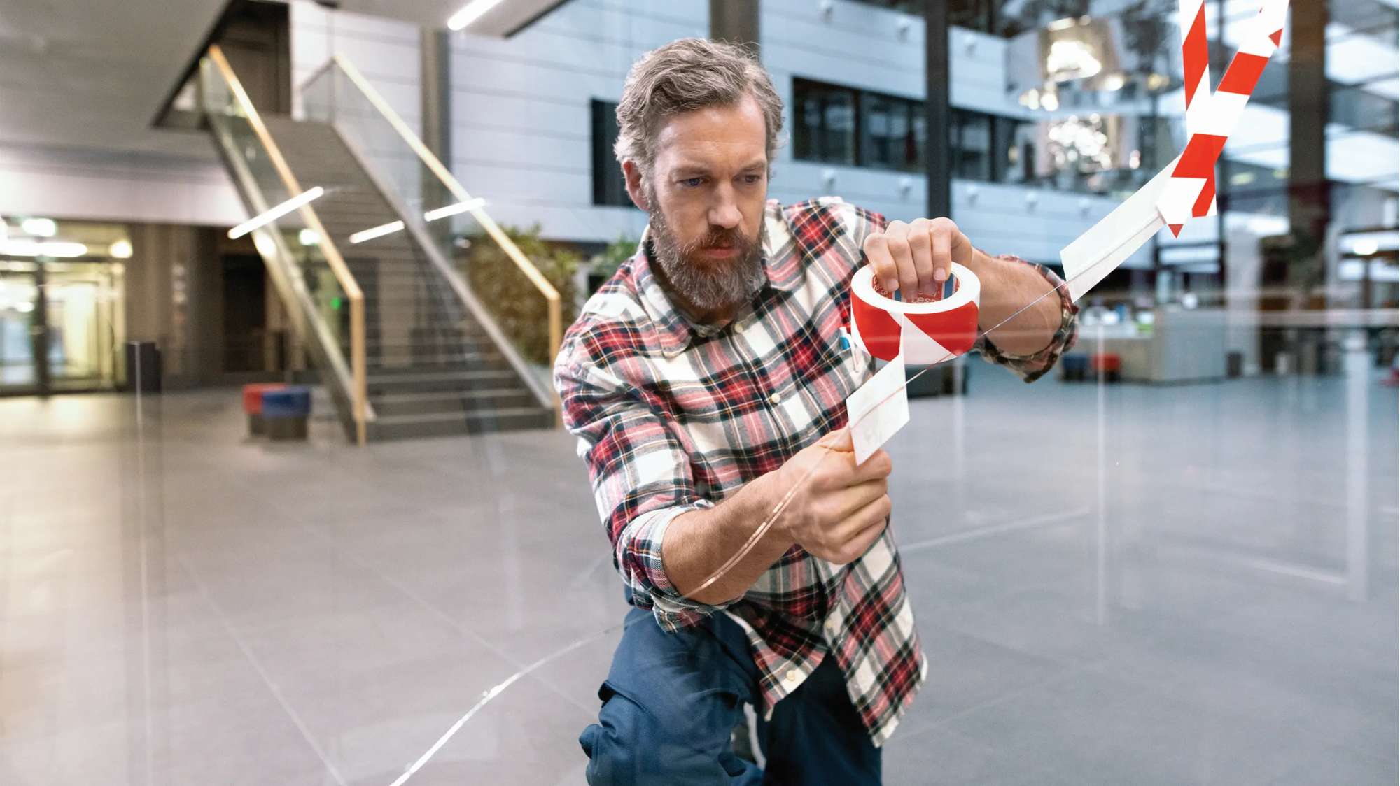 60760-000 tesa 60760 Bodenmarkierung, 33 m x 50 mm, schwarz/gelb