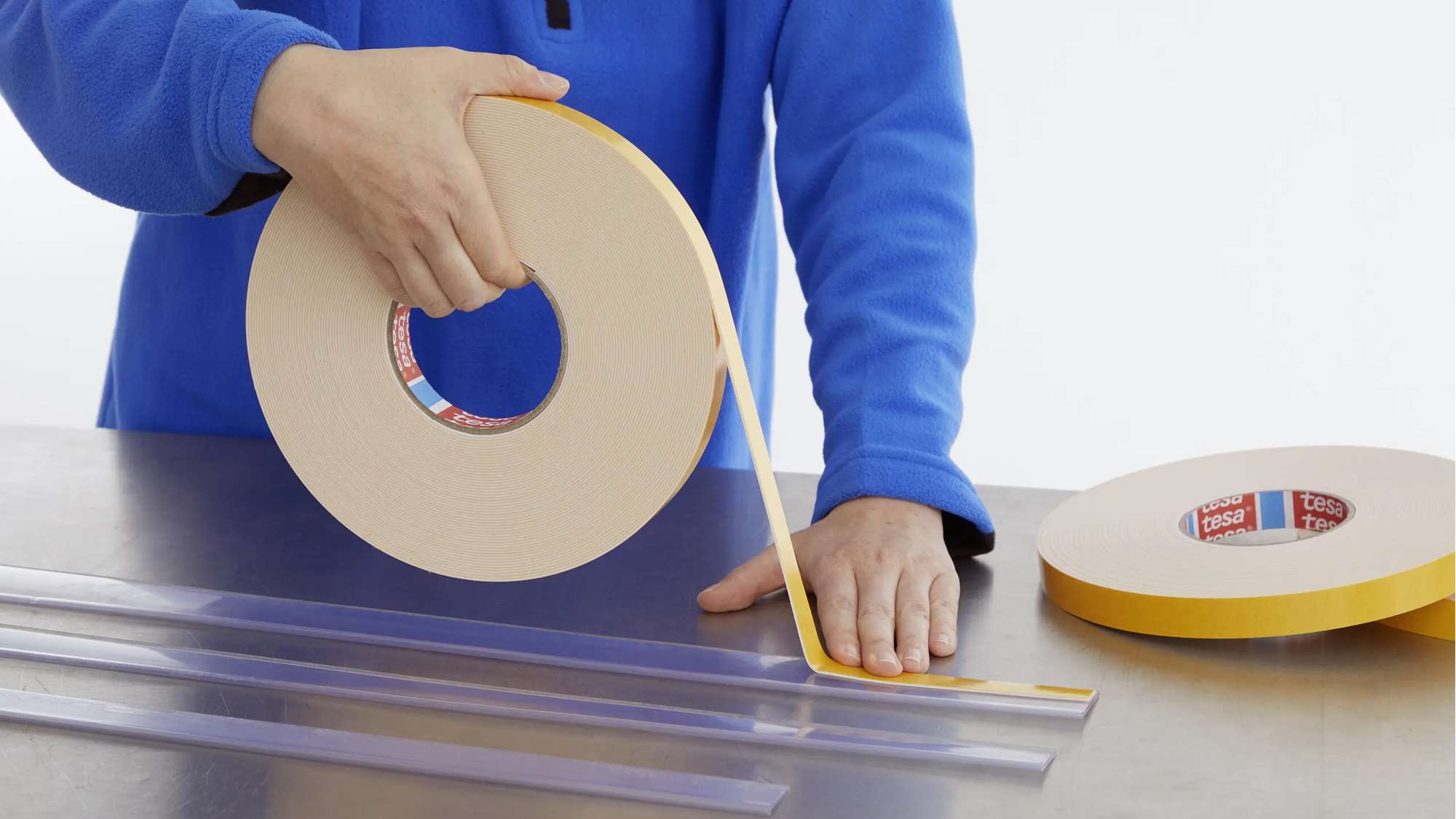 4957-012 tesa 4957 PE-Schaumstoffklebeband, 25 m x 25 mm, weiss