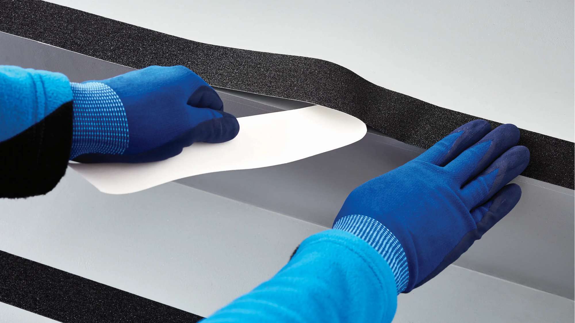 60950-000 tesa Anti-Rutschband, 15 m x 25 mm, schwarz