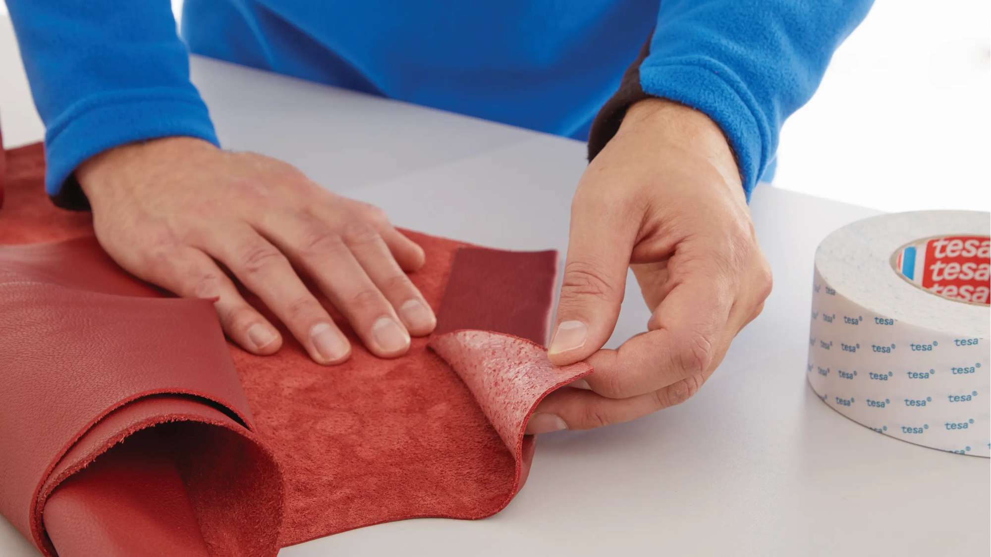 4943-001 tesafix 4943 doppelseitiges Klebeband mit Vliesträger, 50 m x 50 mm, transluzent